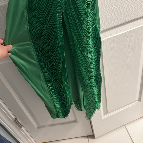 Elegant Green Evening Dress - Picture 3 of 3